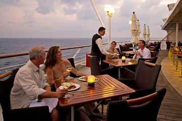 Luxury Dinner Cruise Of Cairo Nile with Egyptian Shows 5 Stars