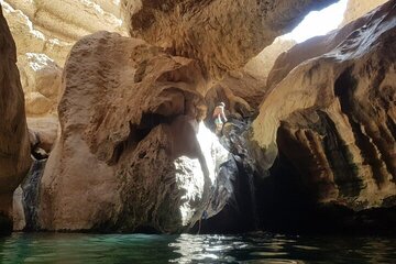 Private tour in Wadi Shab (snorkeling) & Bimmah Sinkhole 
