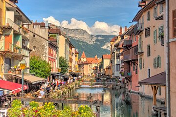 Private Self-Guided Scavenger Hunt and Best Landmarks in Annecy