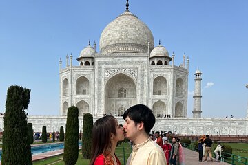 Agra: skip-the-line Sunrise Taj Mahal with Mausoleum Ticket Tour