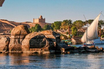 Tour Elephantine Island Agha Khan and Botanic Garden by Felucca 