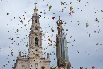 Fátima Nazaré and Óbidos Full Day Private Tour from Lisbon