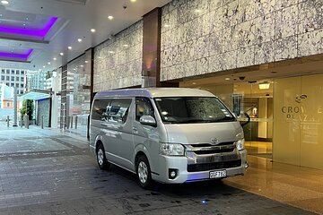 Private Mini Van Transfer From Auckland Airport to Auckland City