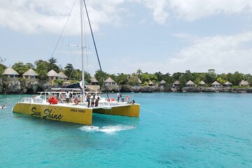 Negril PRIVATE CHARTER Catamaran (rate for 25 persons)