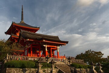 Kiyomizudera, Higashiyama and Yasaka Shrine Guided Walking Tour