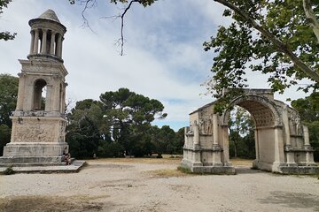 Baux and Saint Rémy de Provence: Culture and Landscapes