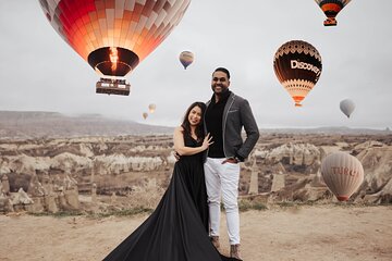 Private Romantic Photoshoot in Cappadocia with Balloon View