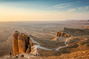 Edge of The World Riyadh Sunset Hiking & Mystery Bat Cave Visit