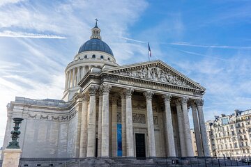 Paris: 3 hours Emily Tour with an APP