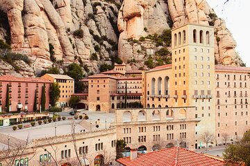 Montserrat Skip the Crowds & Choir Afternoon Tour from Barcelona