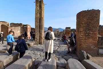 From Naples to Pompeii: Unlock the Secrets of the Past