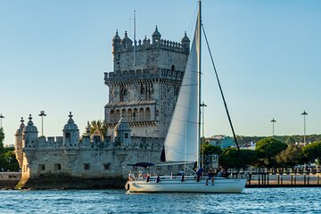 Lisbon boat tour with drinks