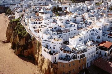 Albufeira History Walking Tour with Wine and Tapas