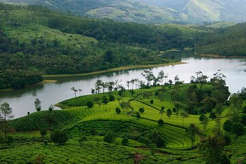 5 Days Luxury Kerala Tour with Houseboat Experience