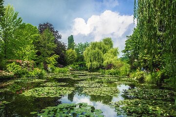Private day trip from Paris to Giverny with a local driver