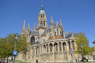 Private day trip from Paris to Bayeux, English speaking driver