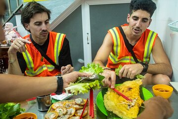 3 Hours Cycling Street Food Night Ride in Ho Chi Minh City