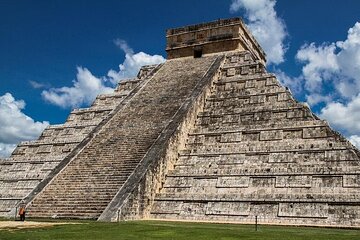 Chichén Itzá Mayan Ruins Private 12 hrs Trip from Cancun by Van