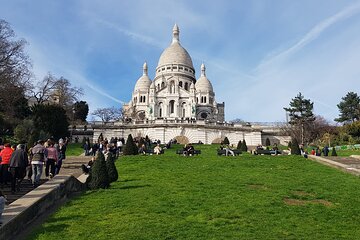 Montmartre Sacré Coeur and Moulin Rouge best shops and cafés