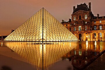 Louvre Museum Reserved Access with Small Group Tour in Paris