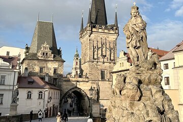 Charles Bridge Sightseeing Tour with Online Quiz