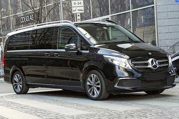 Paris Airport CDG Round-Trip Transfer in Private Van