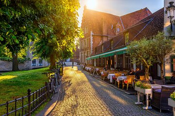 Deluxe Bruges Excursion and Canal Cruise for First Time Visitors 