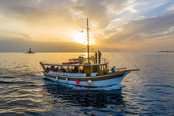 Private Sunset Cruise with Dolphin Watching in Medulin