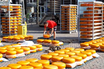 Tour to the Alkmaar Cheese market and Windmills from Amsterdam