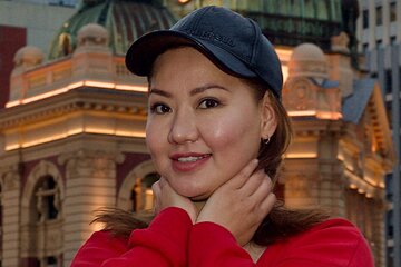 Pose for professional pics while enjoying Melbourne history walk