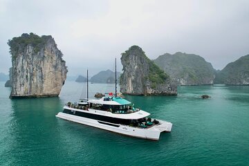 Luxury Catamaran Day Cruise to Lan Ha By Expressway From Hanoi