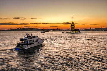 Istanbul Bosphorus Sunset Yacht Cruise with Snack and Refreshment