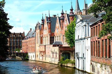 BRUGES, fairytale: Private Tour from Paris in minivan