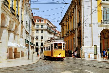 Private Walking Tour to Discover the Secrets of Alfama in Lisbon 