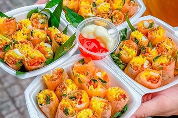 Standout Saigon Private Street Food Tour: Scooter or Walking