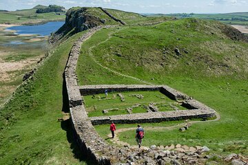 Rosslyn Chapel and Hadrian's Wall Small Group Tour from Edinburgh