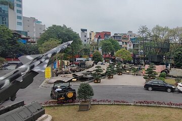 Hanoi Sightseeing and Food Tour with Army Jeep