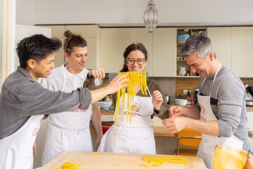 Cesarine: Pasta Class at Local's Home in Naples