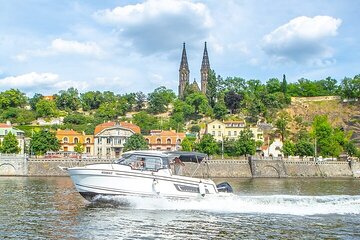 Private Speedboat Cruise Visit to Prague with Drinks Included