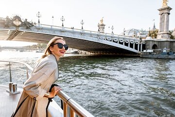 Paris Insider's Small Group Tour with Seine Sightseeing Cruise