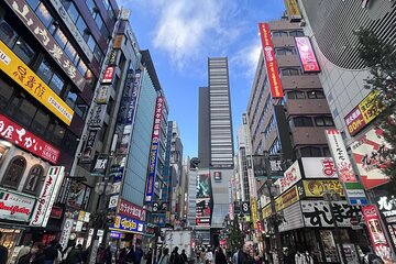 Day Tour in Shinjuku and Kagurazaka Tokyo Hotspot and Hidden Gems