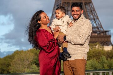 Private Photoshoot with the Iconic Eiffel Tower in Paris