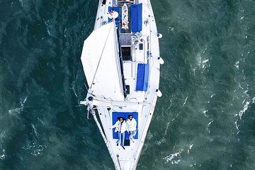 Sailing Yacht Lisbon's historic district Sightseeing Tour(2:30 H)