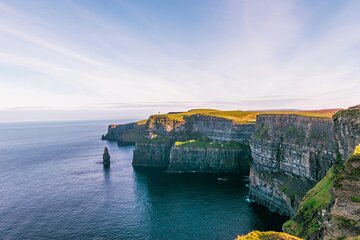 Day trip to Cliffs of Moher, Bunratty Castle and Ennis