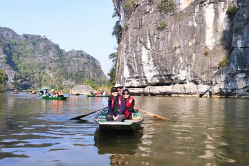 Ninh Binh Small Group of 9 Guided Tour to Tam Coc Hoa Lu