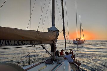 Sightseeing Sunset Sailboat Tour along Tagus River