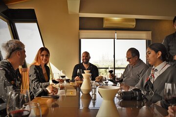 Small-group Winery Tour with Lunch and Experiences