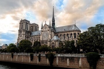 Notre Dame and City Center of Paris with Local Guide