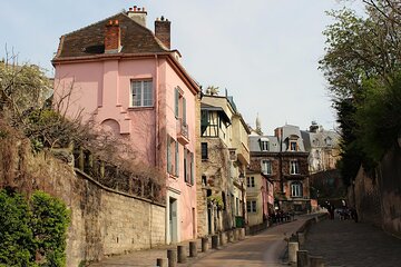 Montmartre and Sacre Cœur Guided Walking Tour in Paris