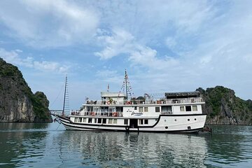 Renea Cruises Boutique Bai Tu Long Bay Cruise from HANOI 